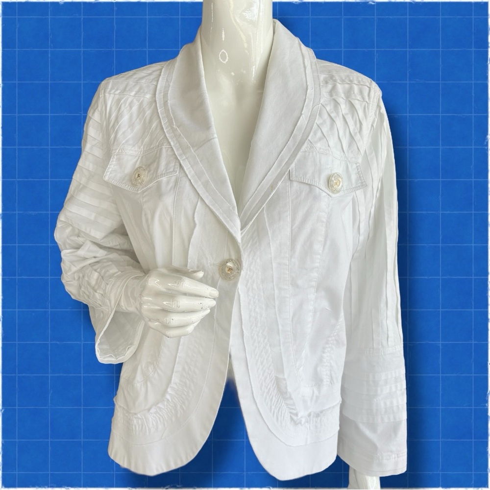 Compliments Crisp White Textured Single Breasted Cotton Jacket. Women’s Size 10